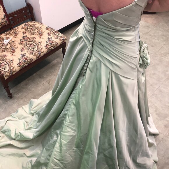 Sage Green Wedding Dress, Mother, Prom, Aline Size 4, Flattering Fit! Ruching - Picture 7 of 10